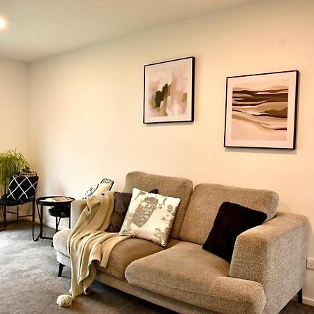 Close To Arena And One Kilometer From Railway Station Onsite Ev Car Park Christchurch Extérieur photo