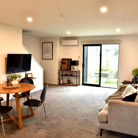 Close To Arena And One Kilometer From Railway Station Onsite Ev Car Park Christchurch Extérieur photo