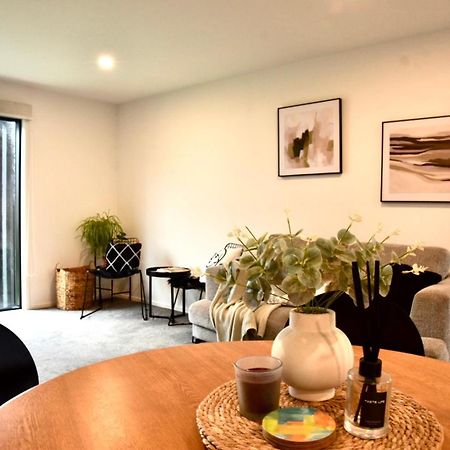 Close To Arena And One Kilometer From Railway Station Onsite Ev Car Park Christchurch Extérieur photo