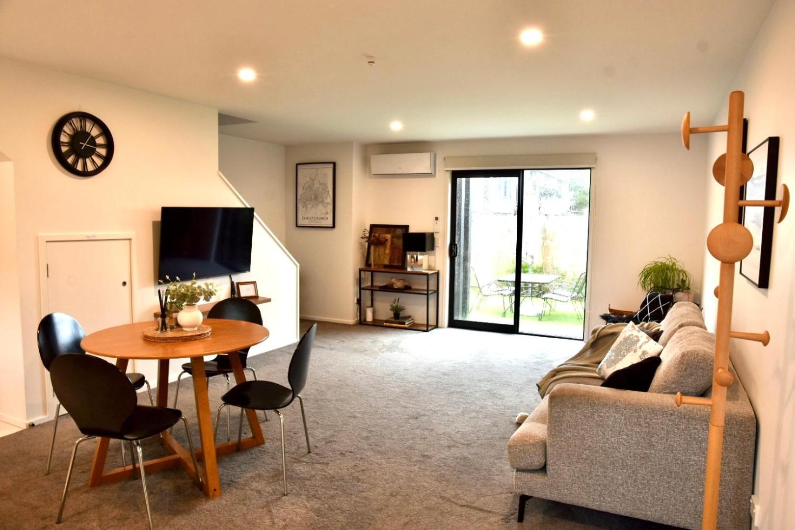 Close To Arena And One Kilometer From Railway Station Onsite Ev Car Park Christchurch Extérieur photo