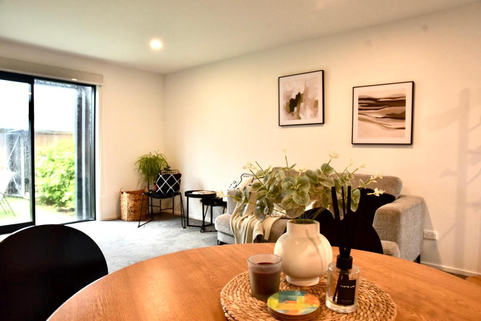 Close To Arena And One Kilometer From Railway Station Onsite Ev Car Park Christchurch Extérieur photo
