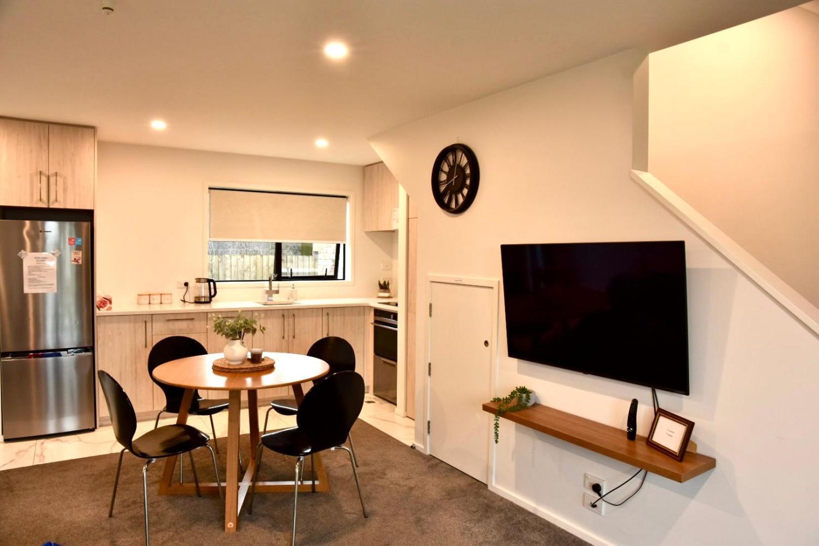 Close To Arena And One Kilometer From Railway Station Onsite Ev Car Park Christchurch Extérieur photo